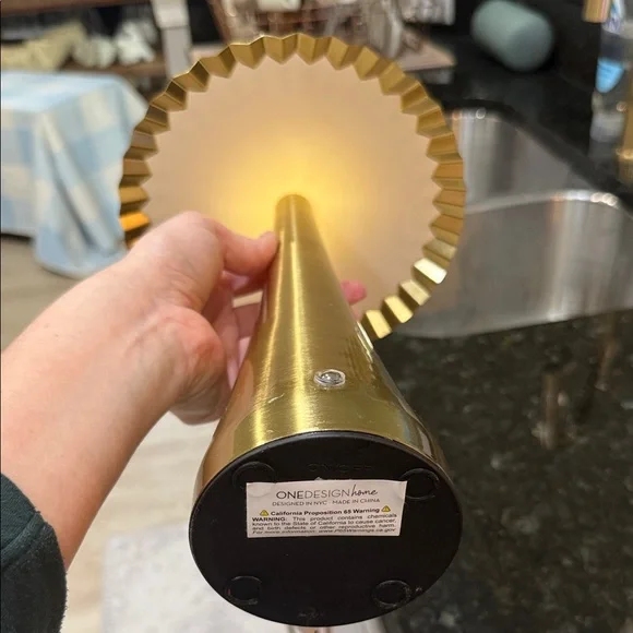 Elegant Gold Table Lamp - Picture 2 of 2